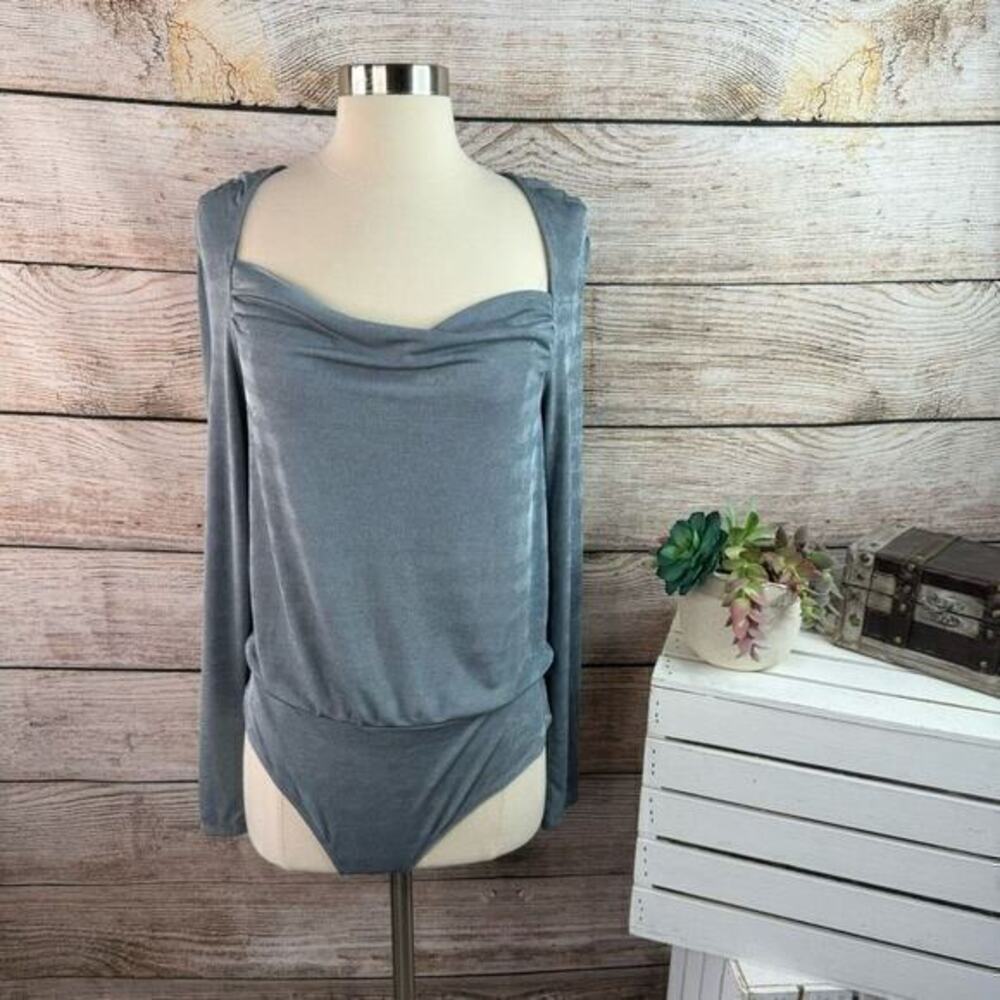 5/$25 Le Lis Collection Women’s Long‎ Sleeve Bodysuit Gray Shimmer Size Large